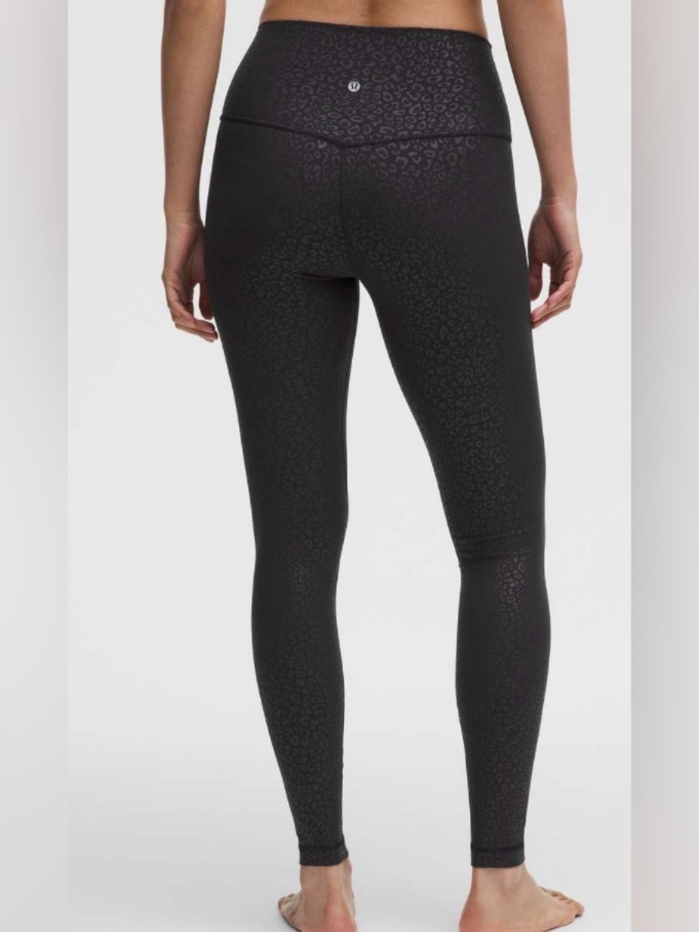 Lululemon Align High-Rise Pant 28"
Leopardo Shift Micro Emboss Black